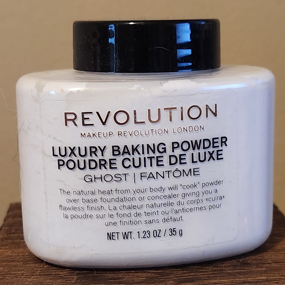 Revolution Luxury Baking Powder White Makeup Setting Powder — Ghost
